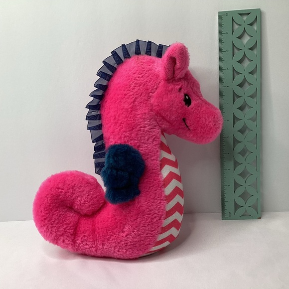 The Preppy Pelican Seahorse Plush Stuffed Animal Toy Pink Navy Chevron 11” 2019 - Picture 6 of 11